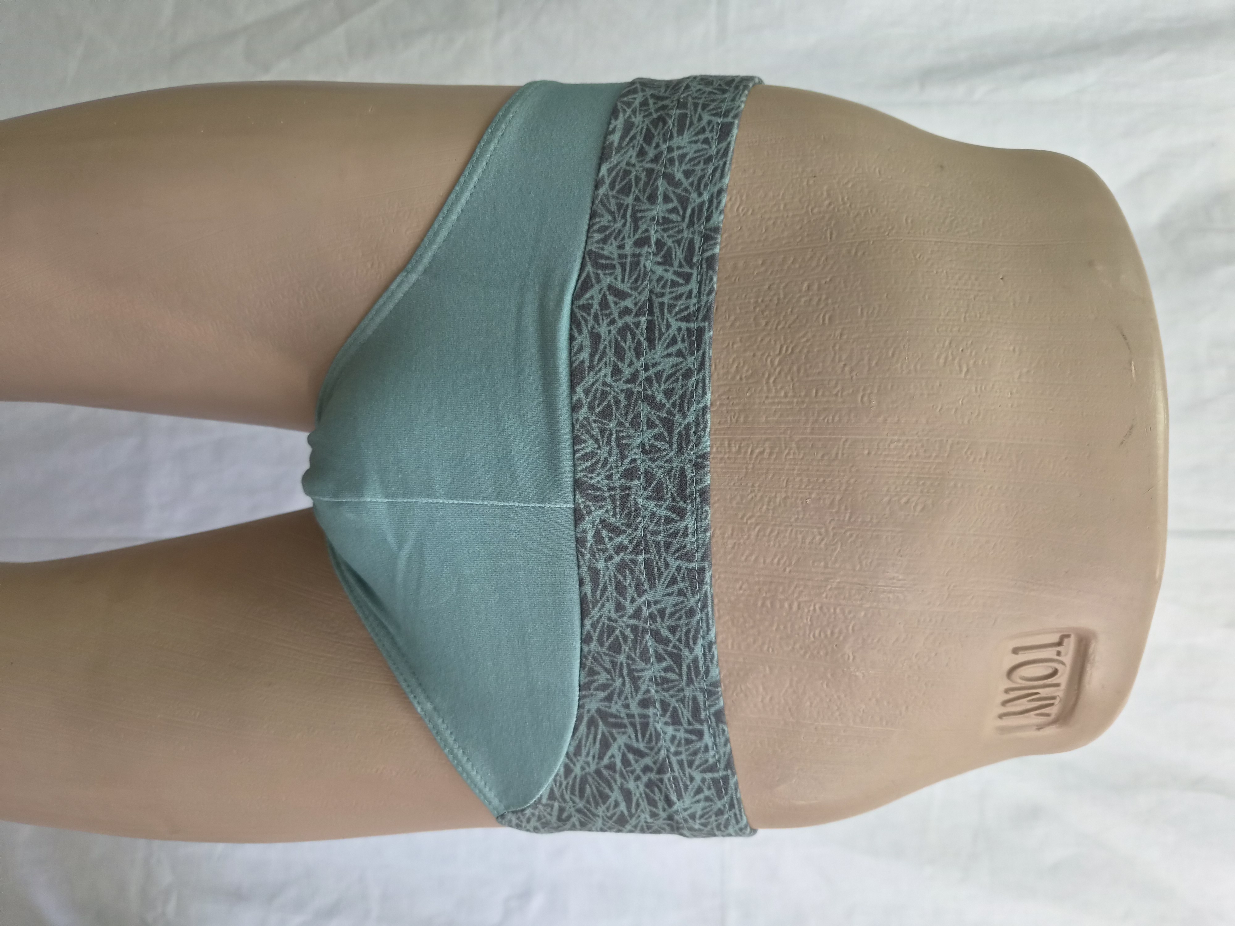 Geometrik desenli yeşil erkek slip